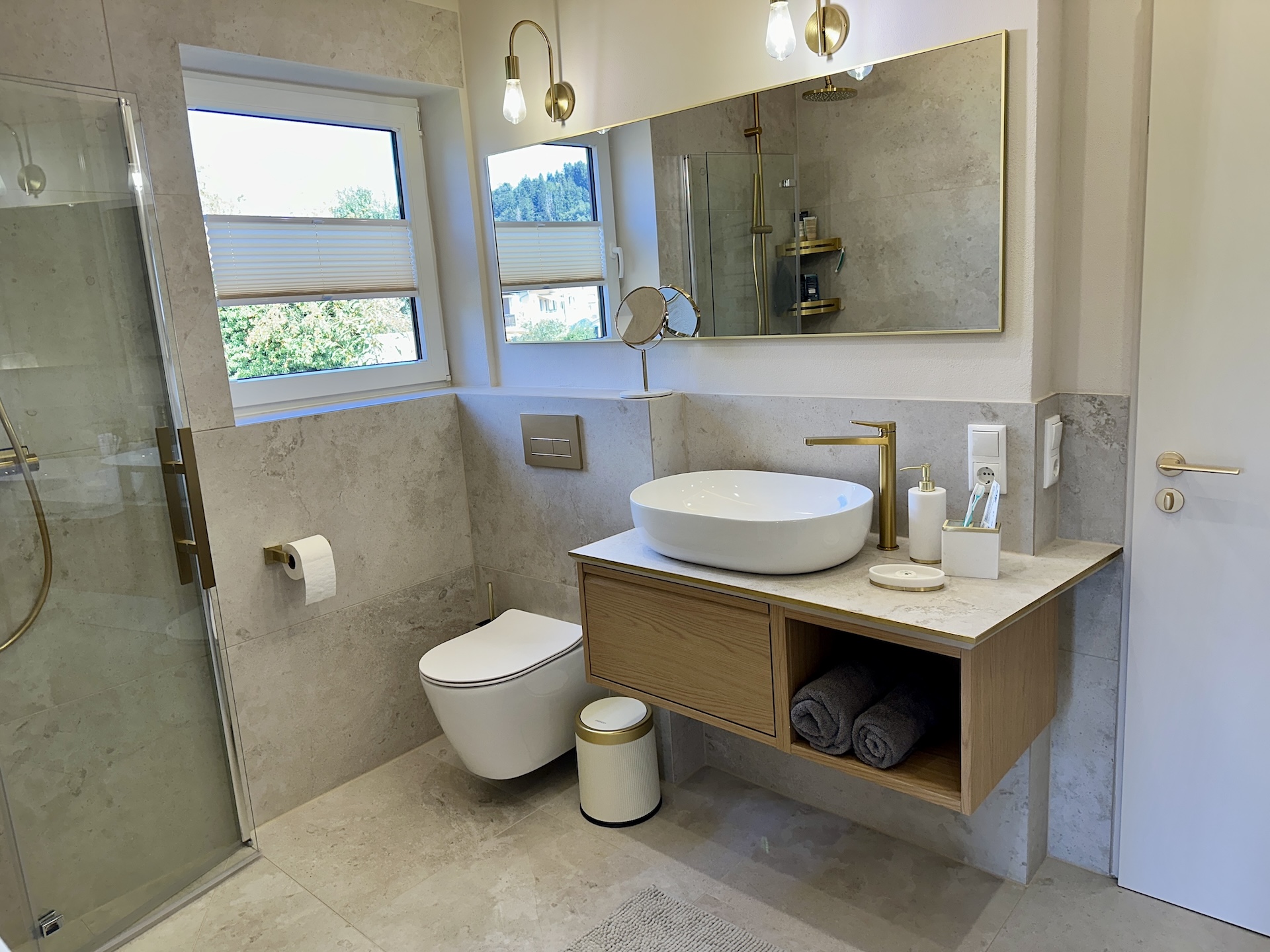 Modernes Badezimmer