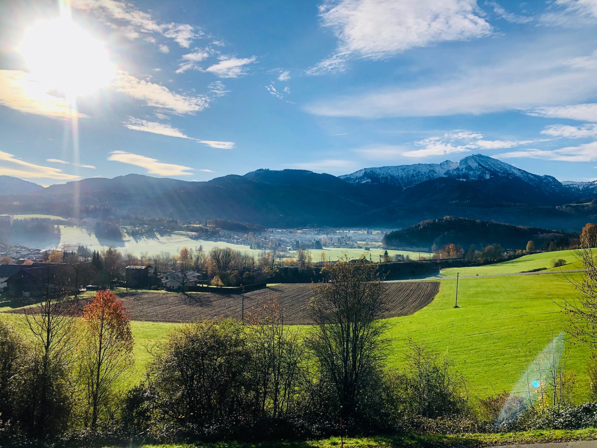 Panoramablick auf die Chiemgauer Berge